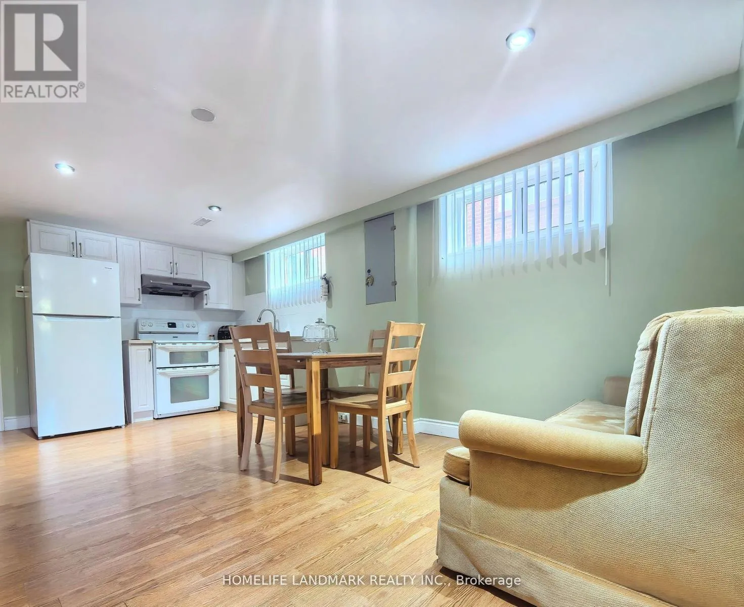MAIN & BSMT - 74 BARONESS CRESCENT