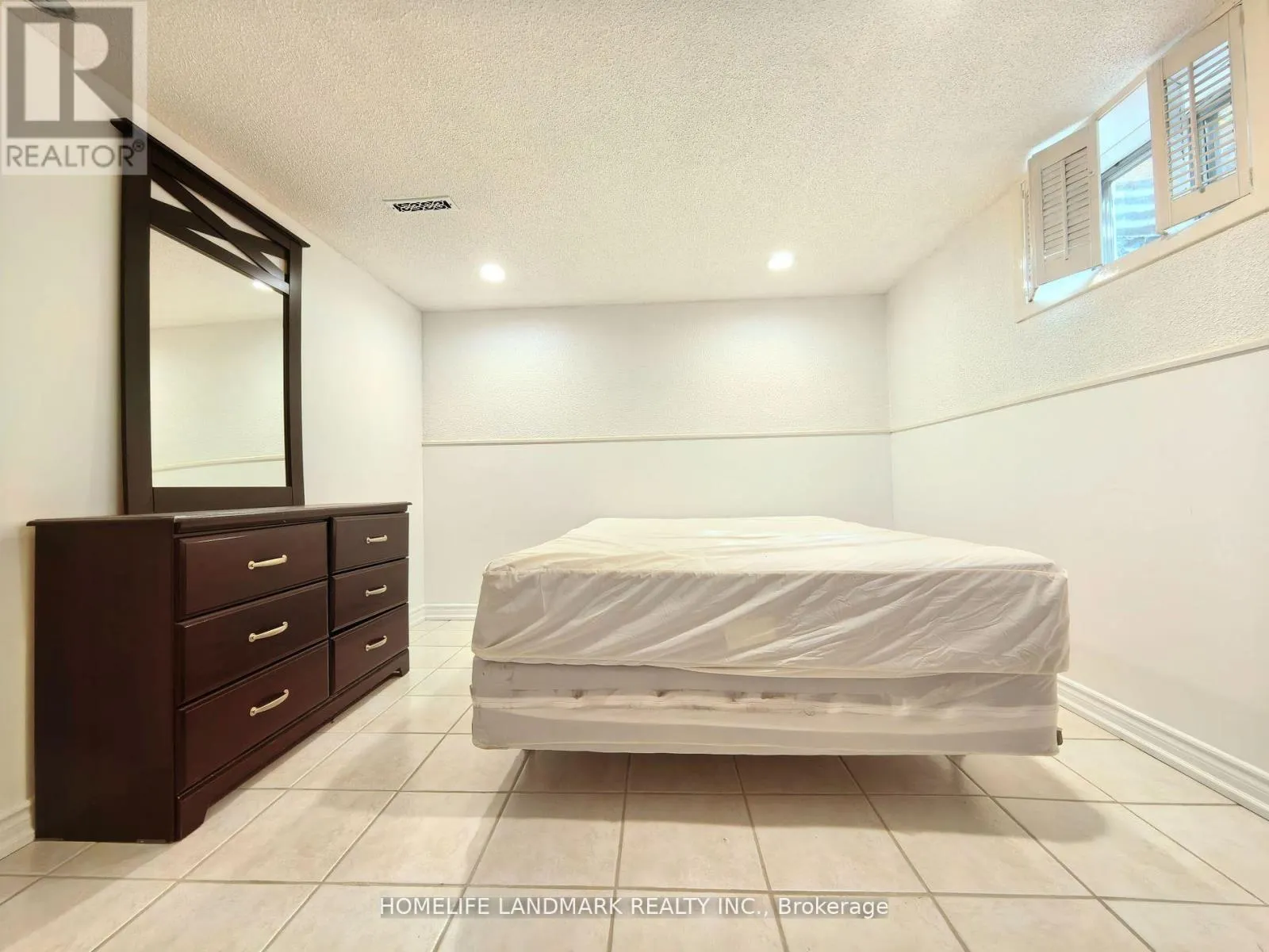 MAIN & BSMT - 74 BARONESS CRESCENT