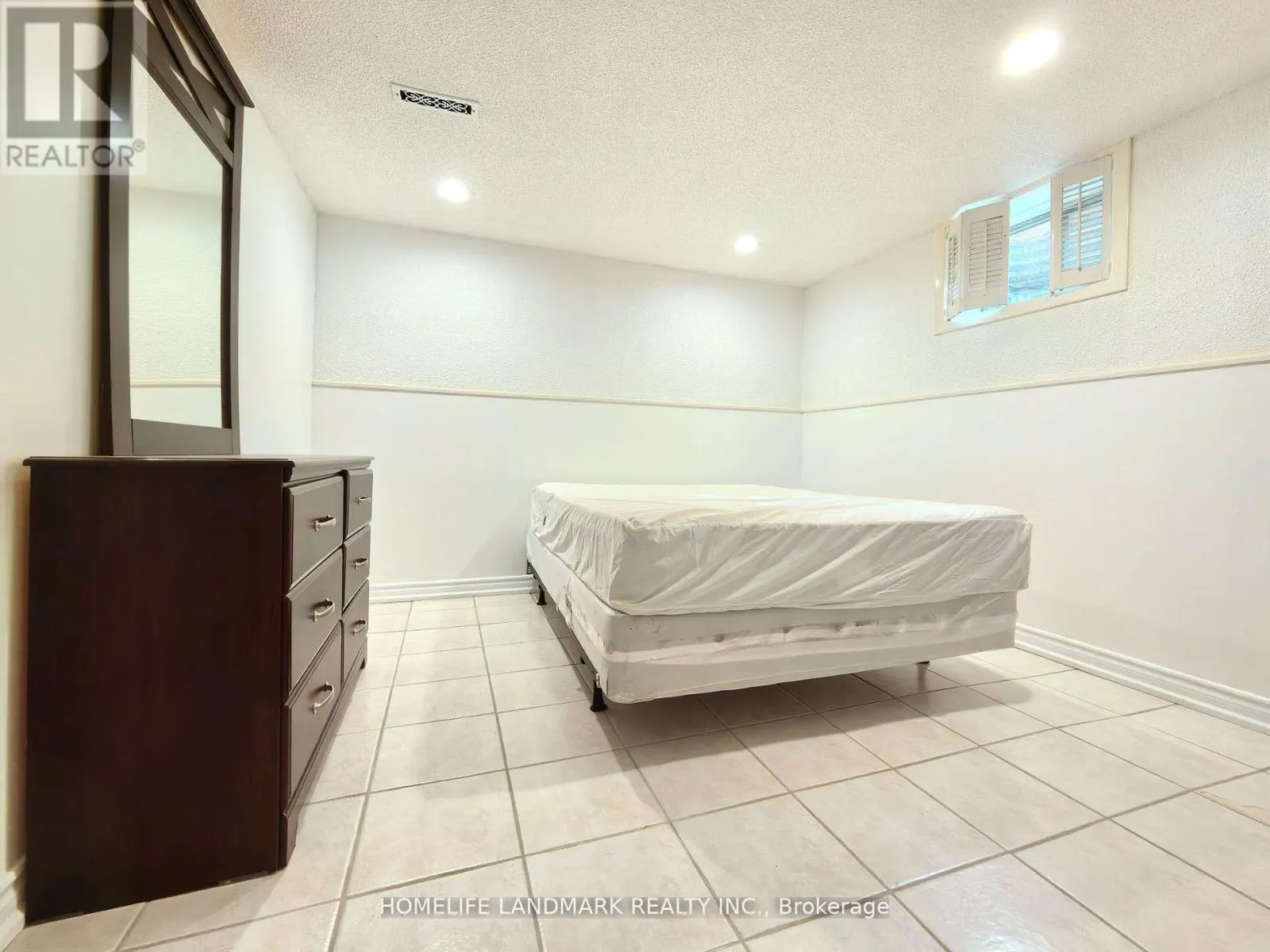 MAIN & BSMT - 74 BARONESS CRESCENT