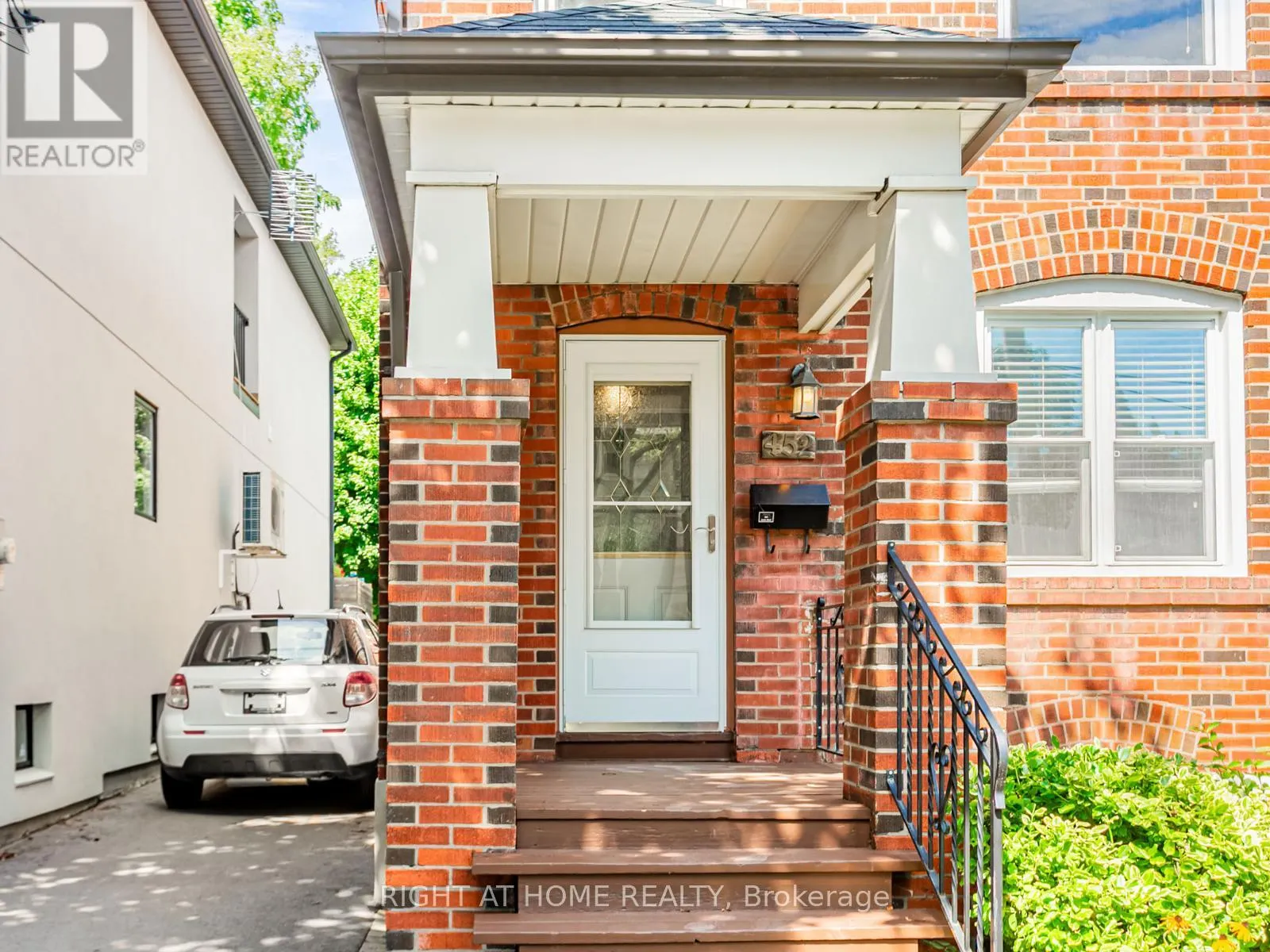 452 SOUDAN AVENUE E