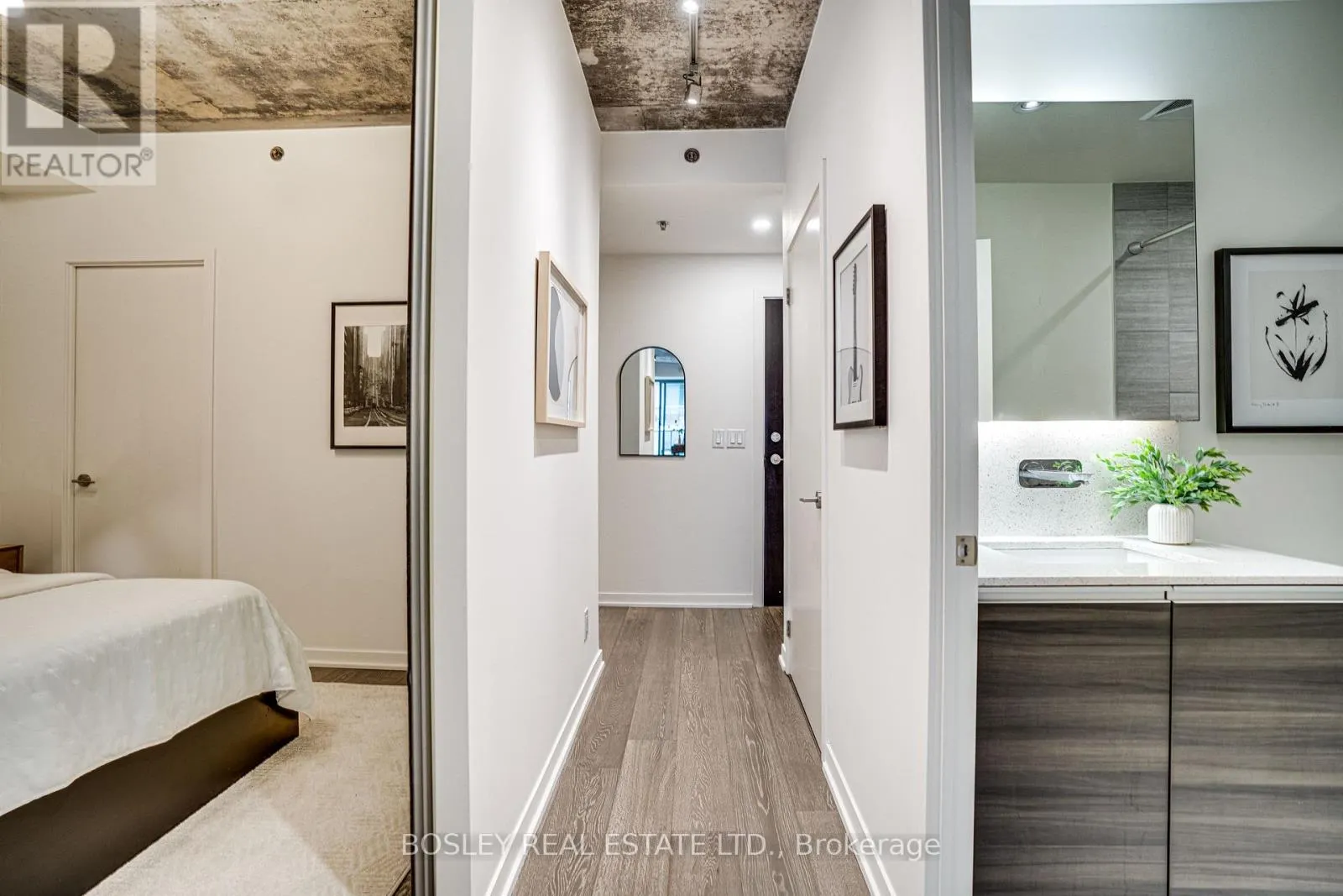403 - 8 GLADSTONE AVENUE
