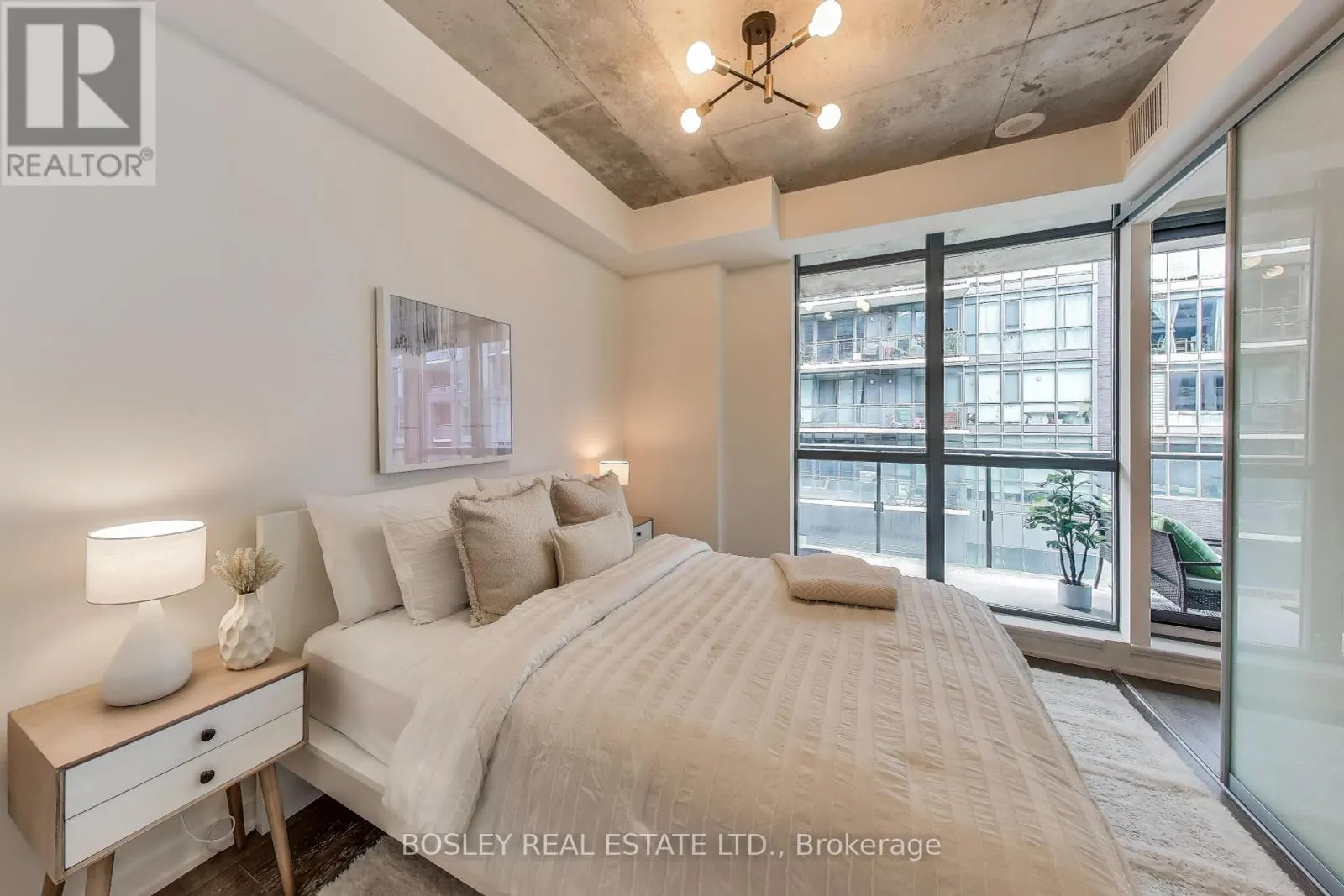 403 - 8 GLADSTONE AVENUE