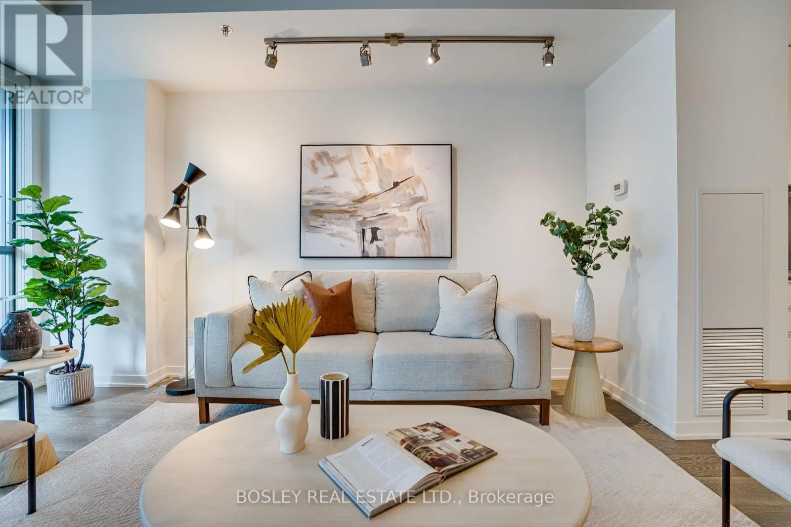 403 - 8 GLADSTONE AVENUE