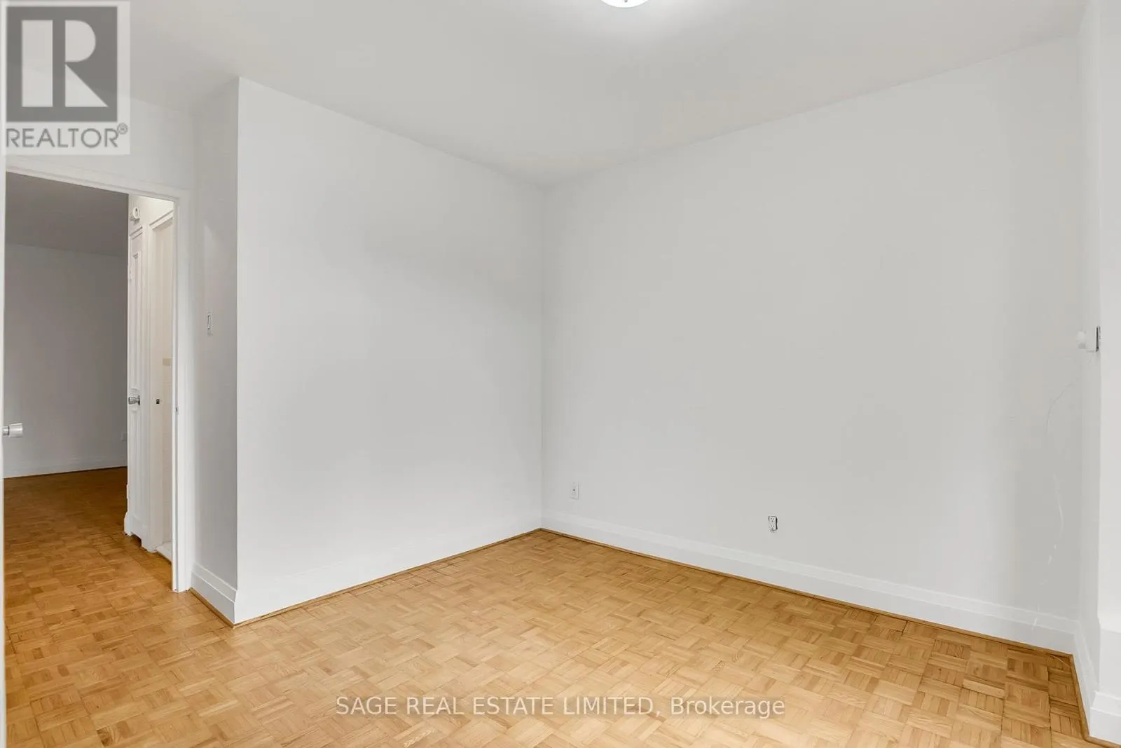 204 - 74 SPADINA ROAD
