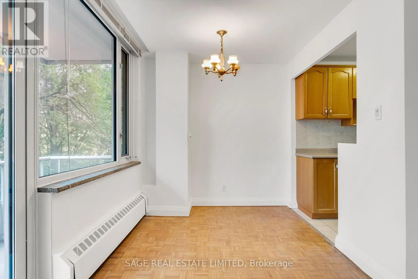 204 - 74 SPADINA ROAD