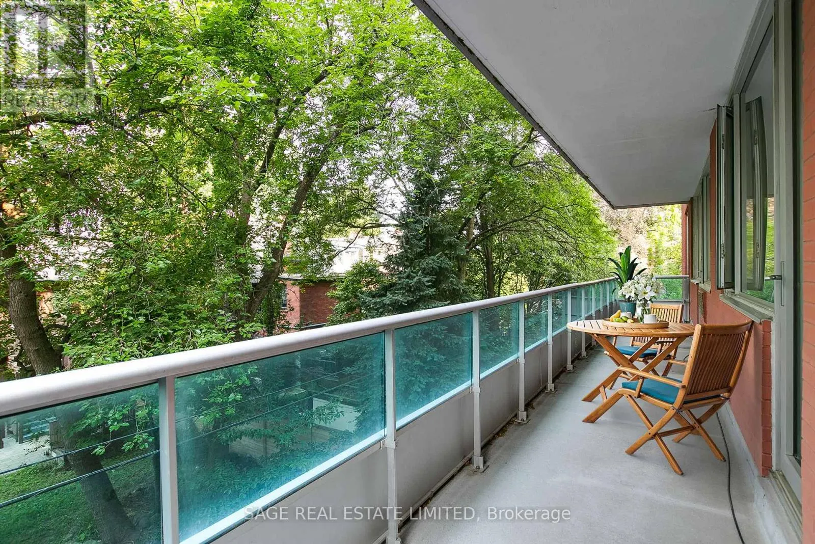 204 - 74 SPADINA ROAD