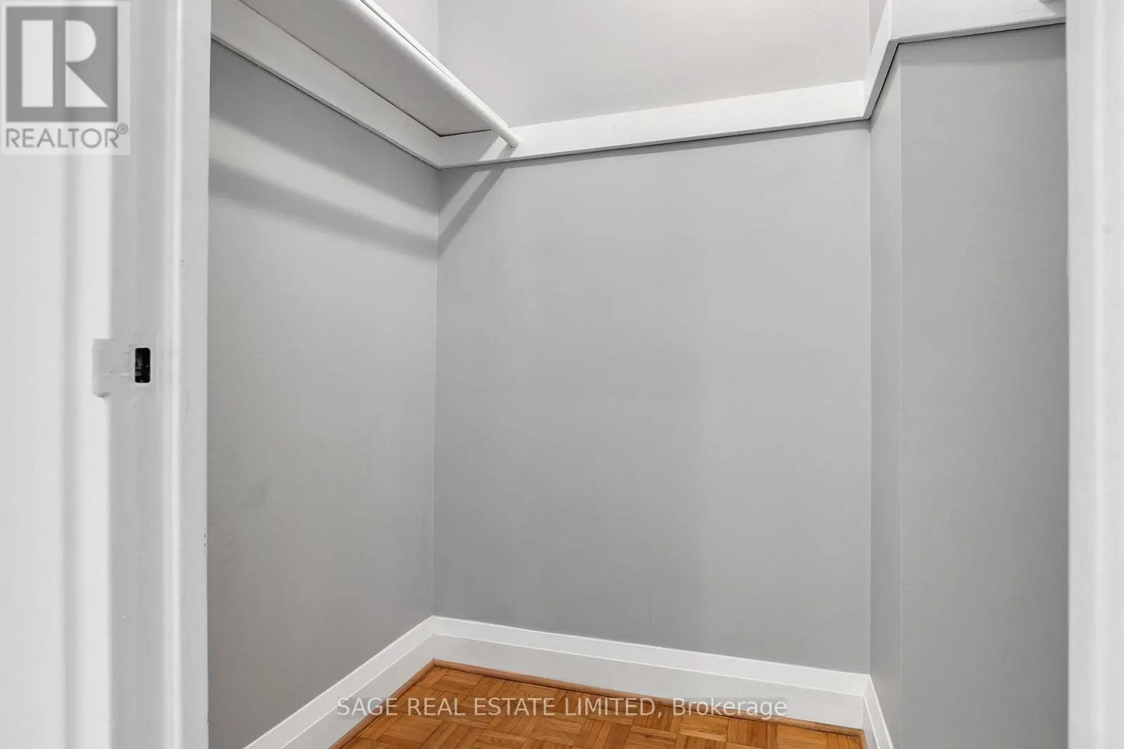 204 - 74 SPADINA ROAD