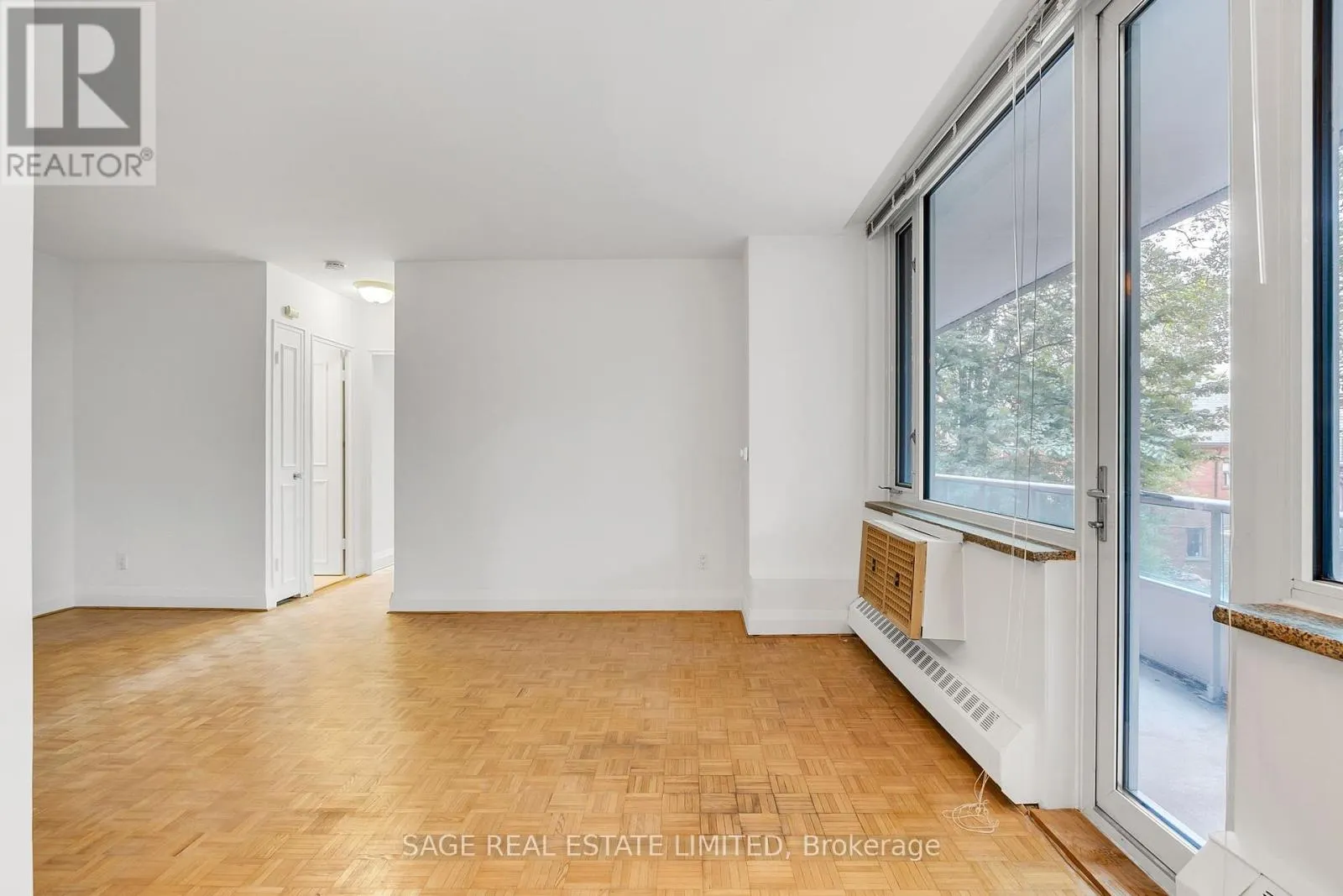 204 - 74 SPADINA ROAD