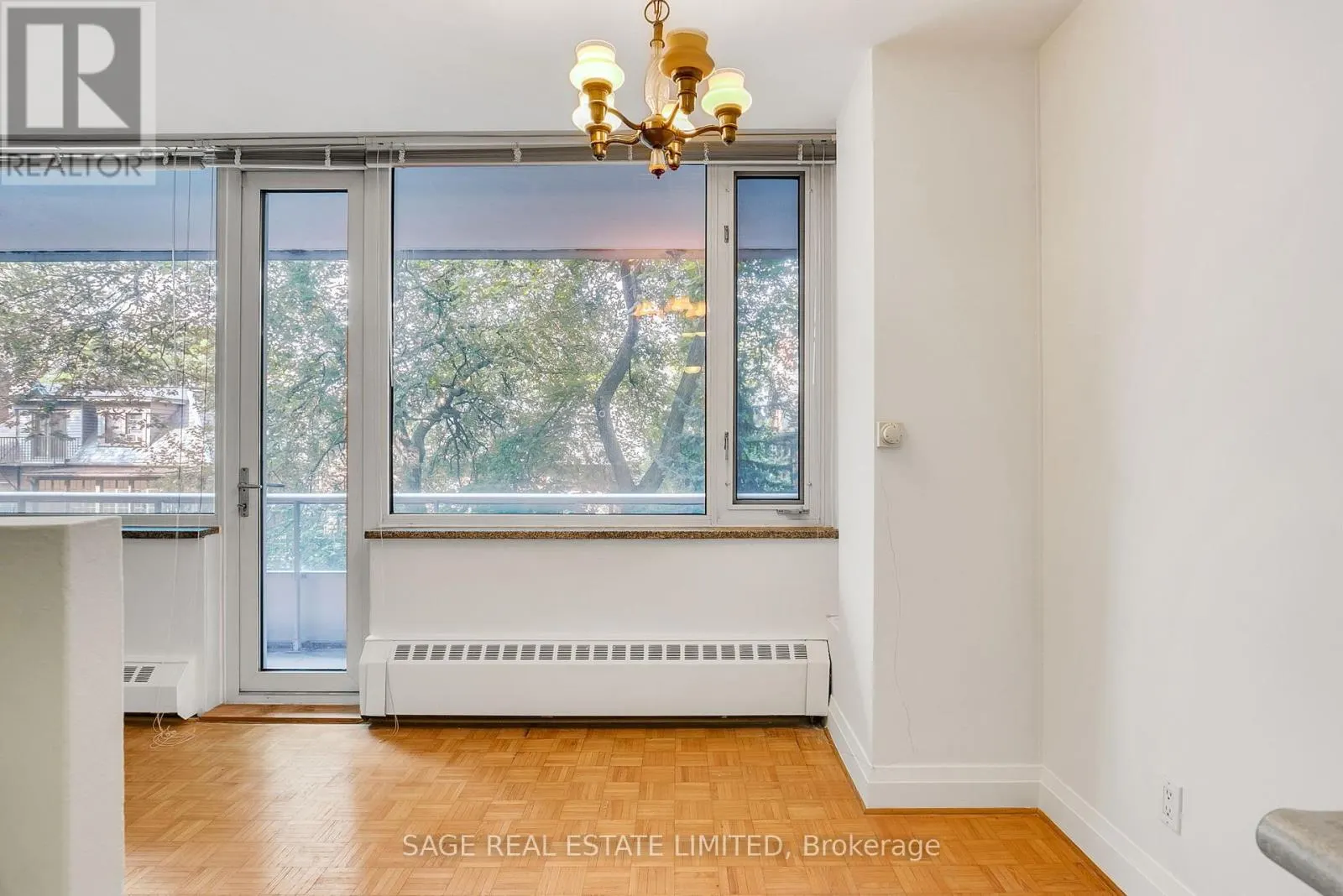 204 - 74 SPADINA ROAD