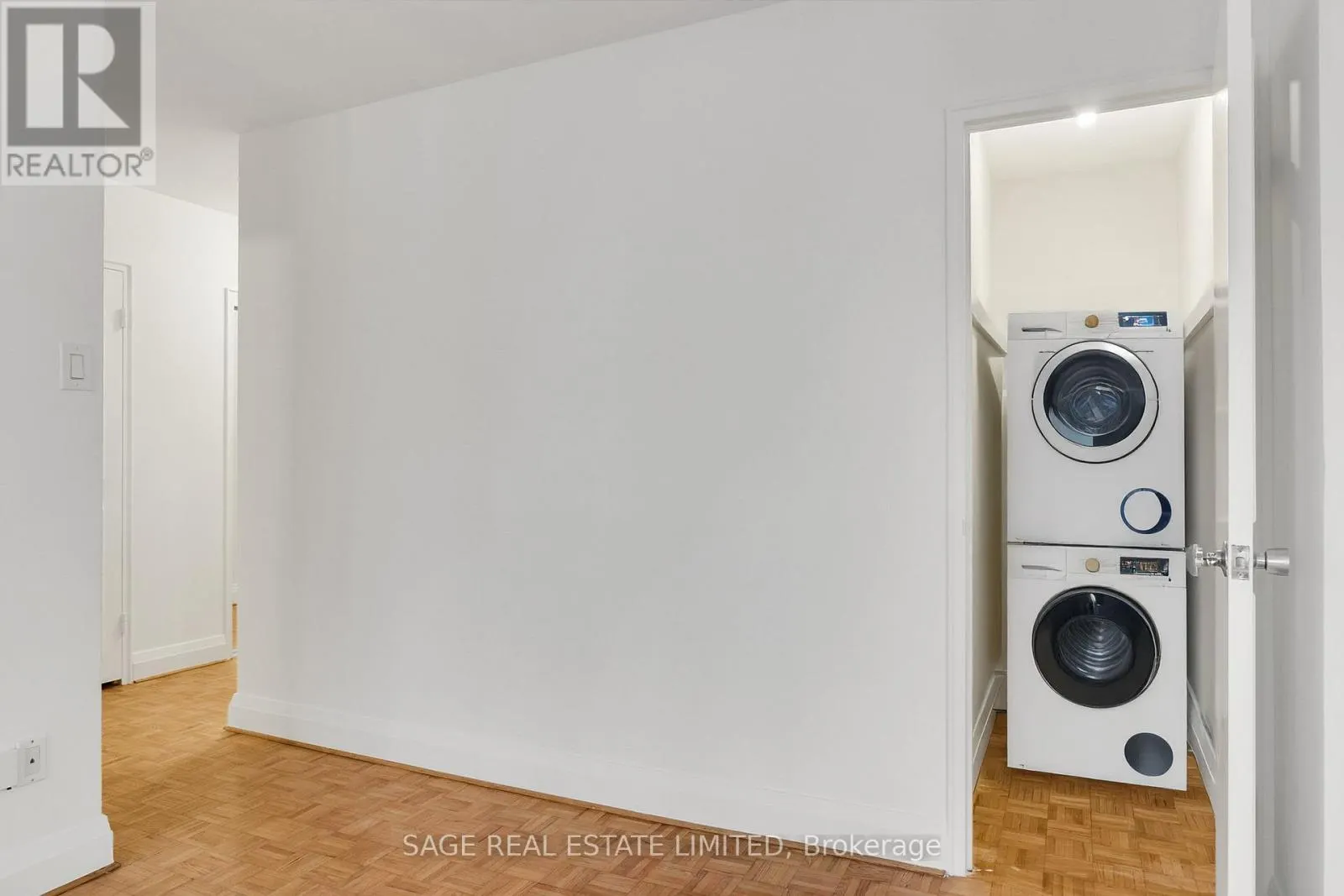 204 - 74 SPADINA ROAD