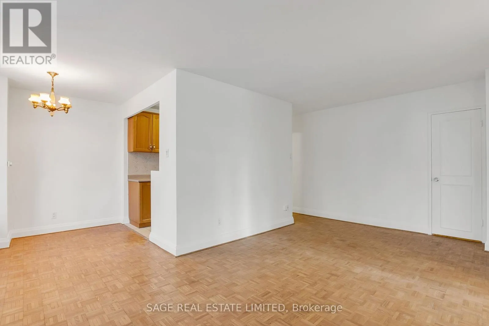 204 - 74 SPADINA ROAD
