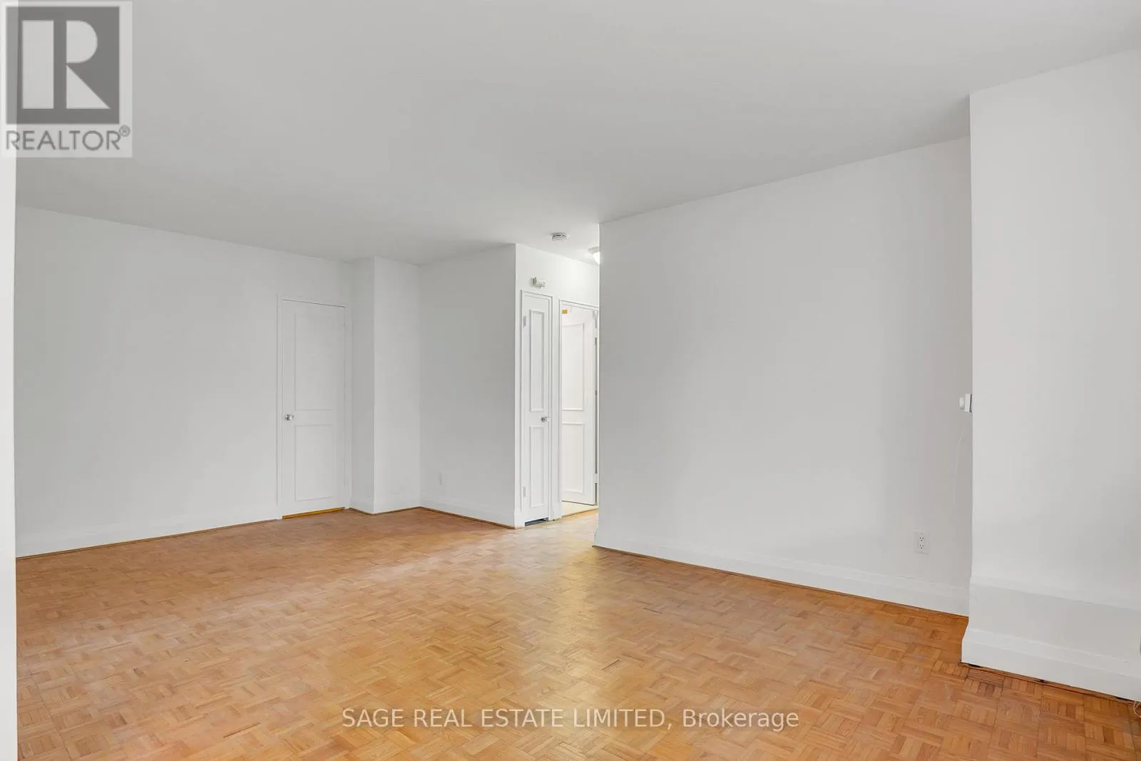 204 - 74 SPADINA ROAD