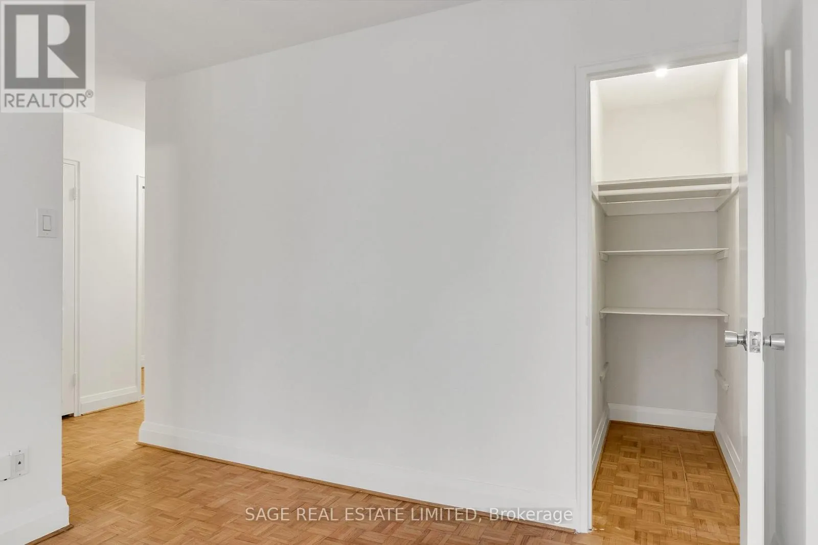 204 - 74 SPADINA ROAD