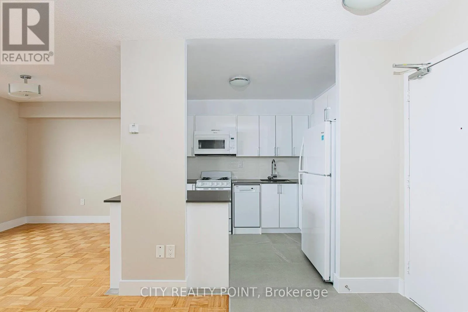 1910 - 666 SPADINA AVENUE