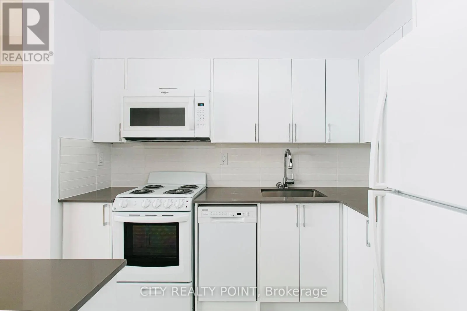 1910 - 666 SPADINA AVENUE