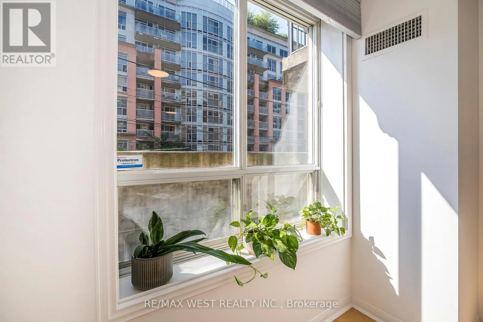 209 - 1000 KING STREET W