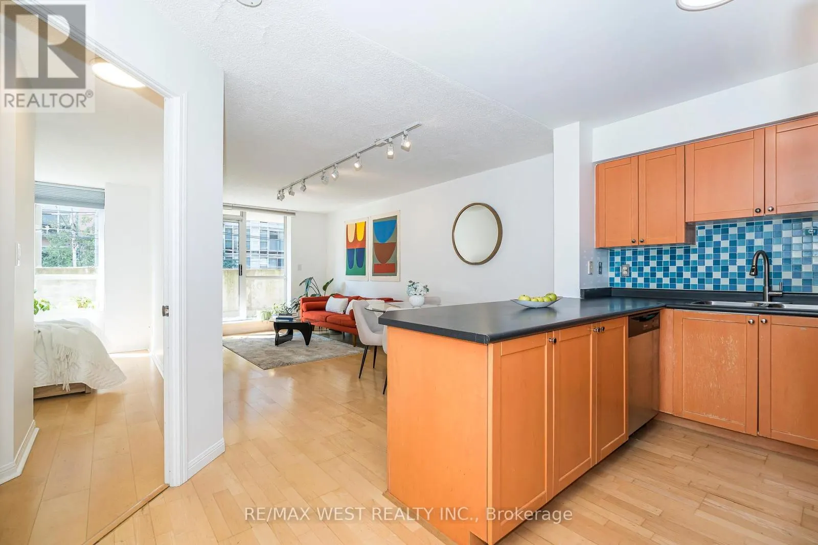 209 - 1000 KING STREET W