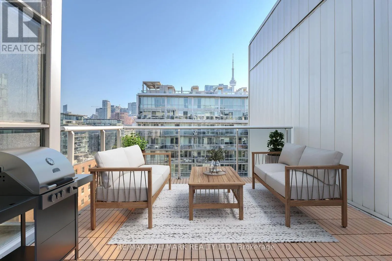 910 - 60 BATHURST STREET