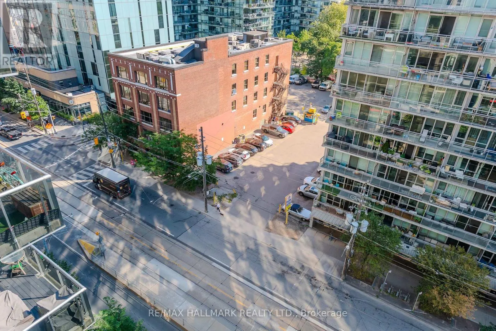 910 - 60 BATHURST STREET