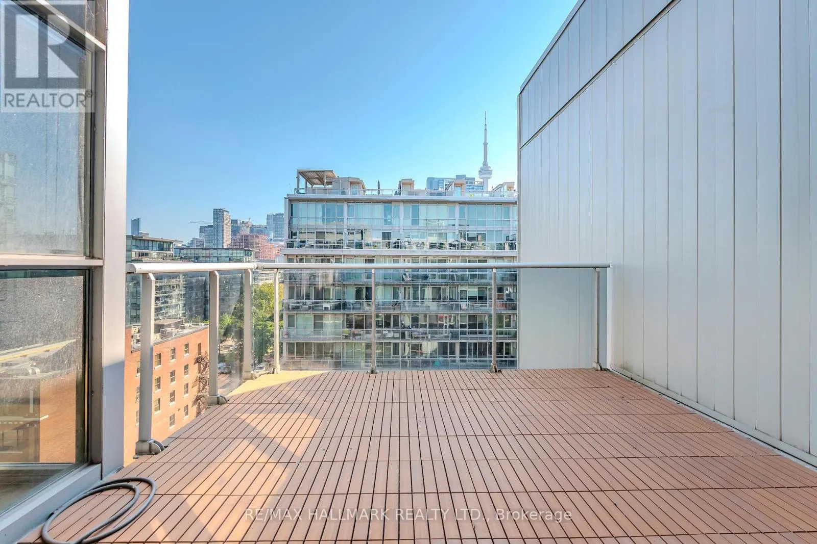 910 - 60 BATHURST STREET