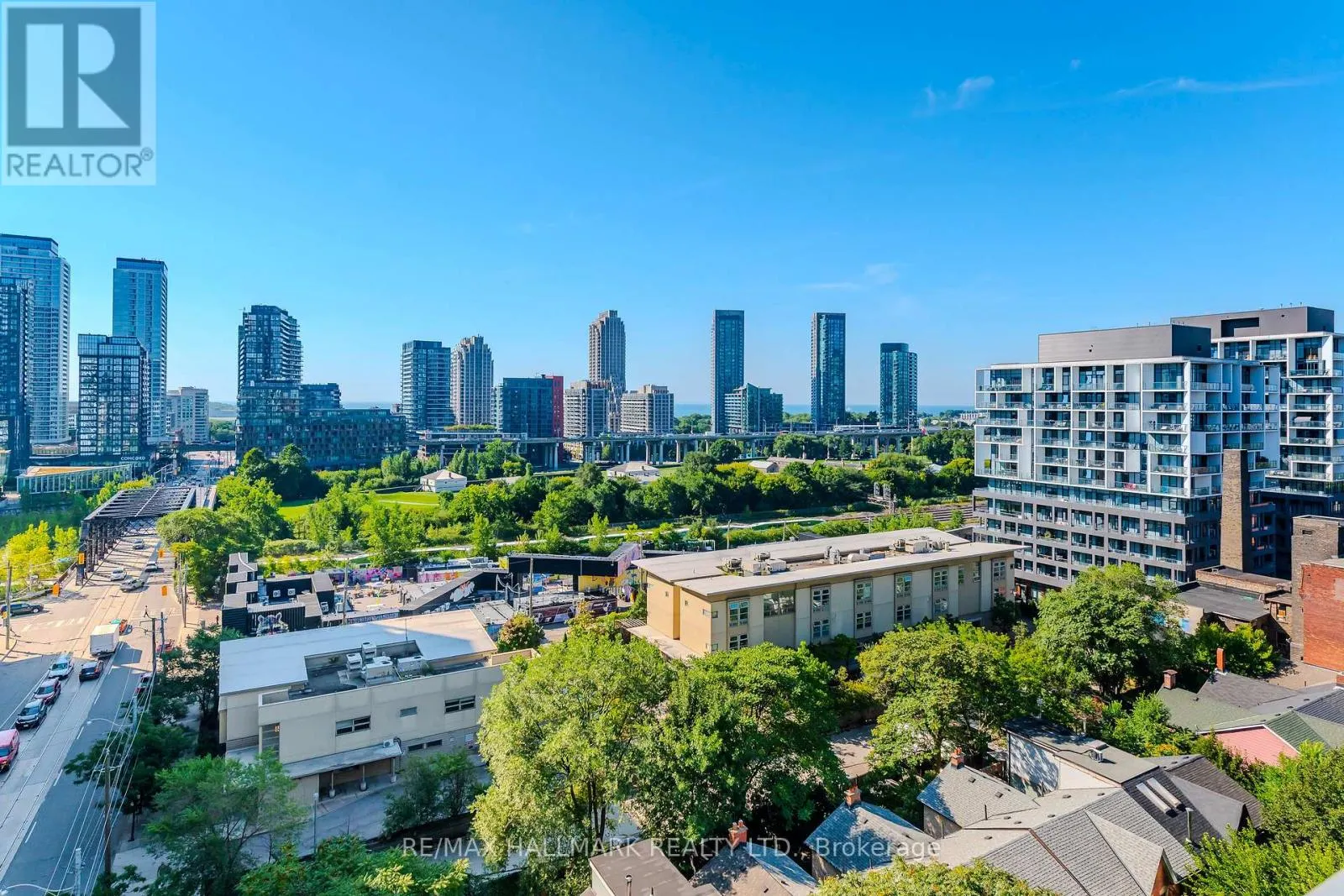 910 - 60 BATHURST STREET
