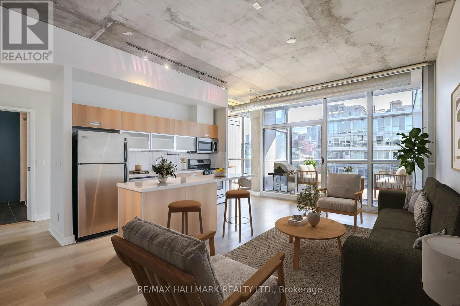 910 - 60 BATHURST STREET