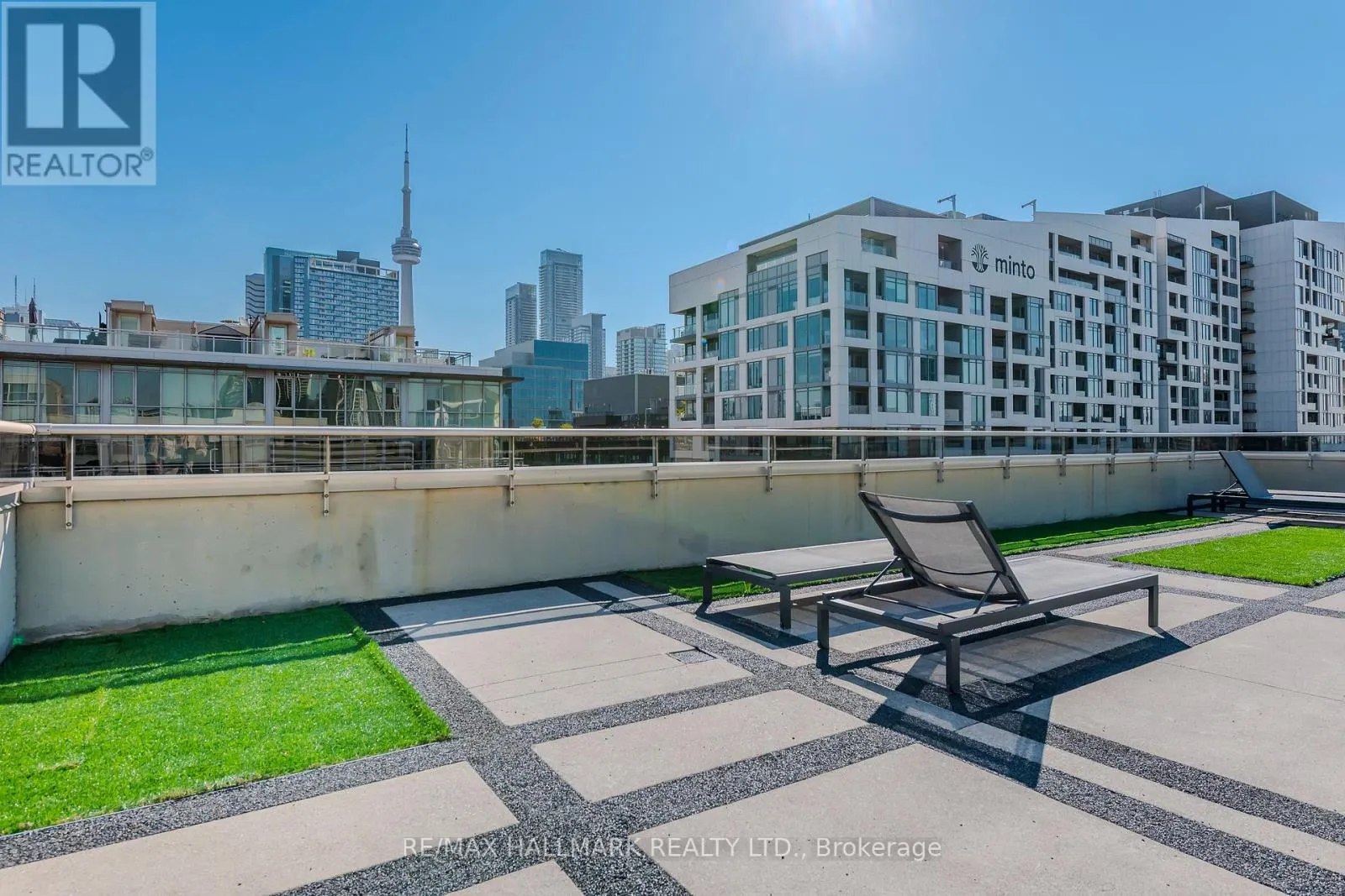 910 - 60 BATHURST STREET