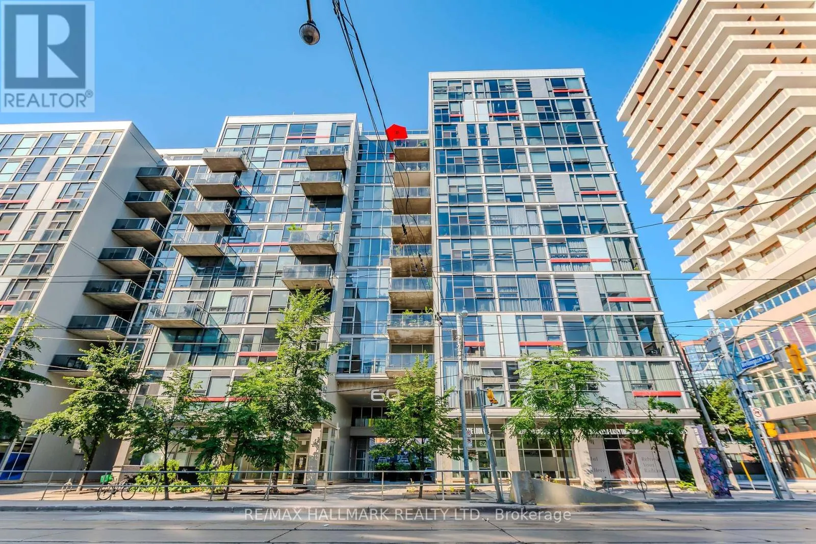 910 - 60 BATHURST STREET
