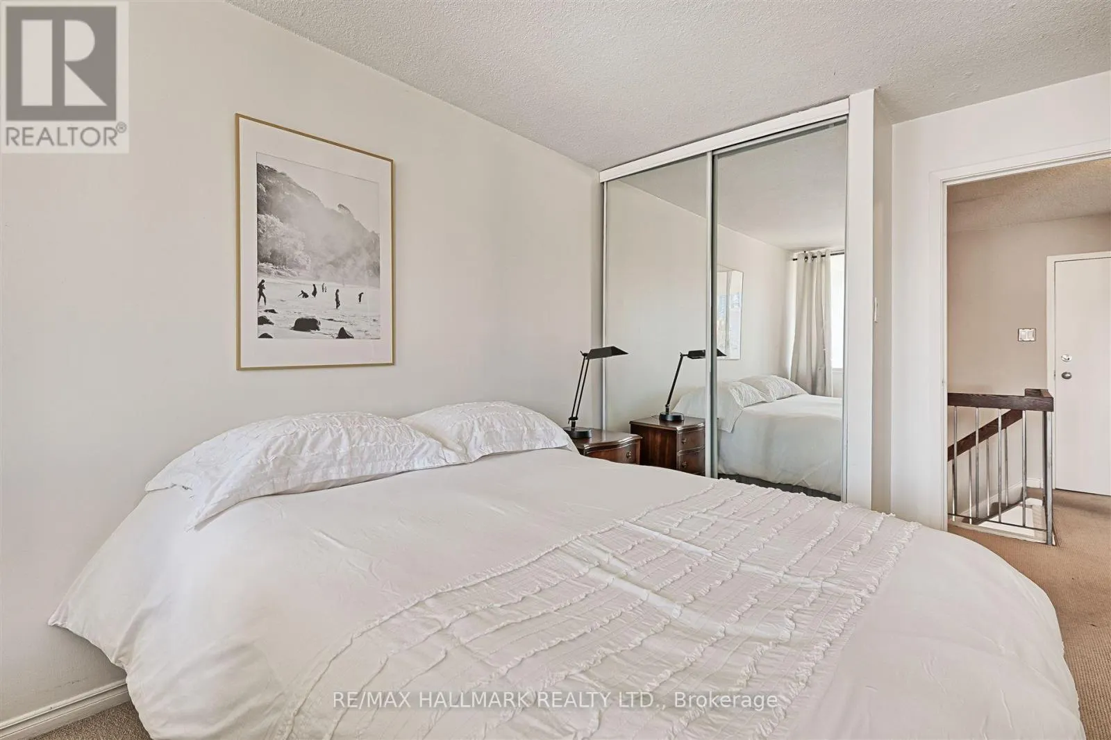 8E - 86 GERRARD STREET E