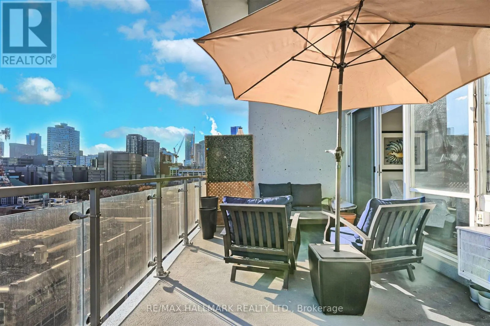 8E - 86 GERRARD STREET E