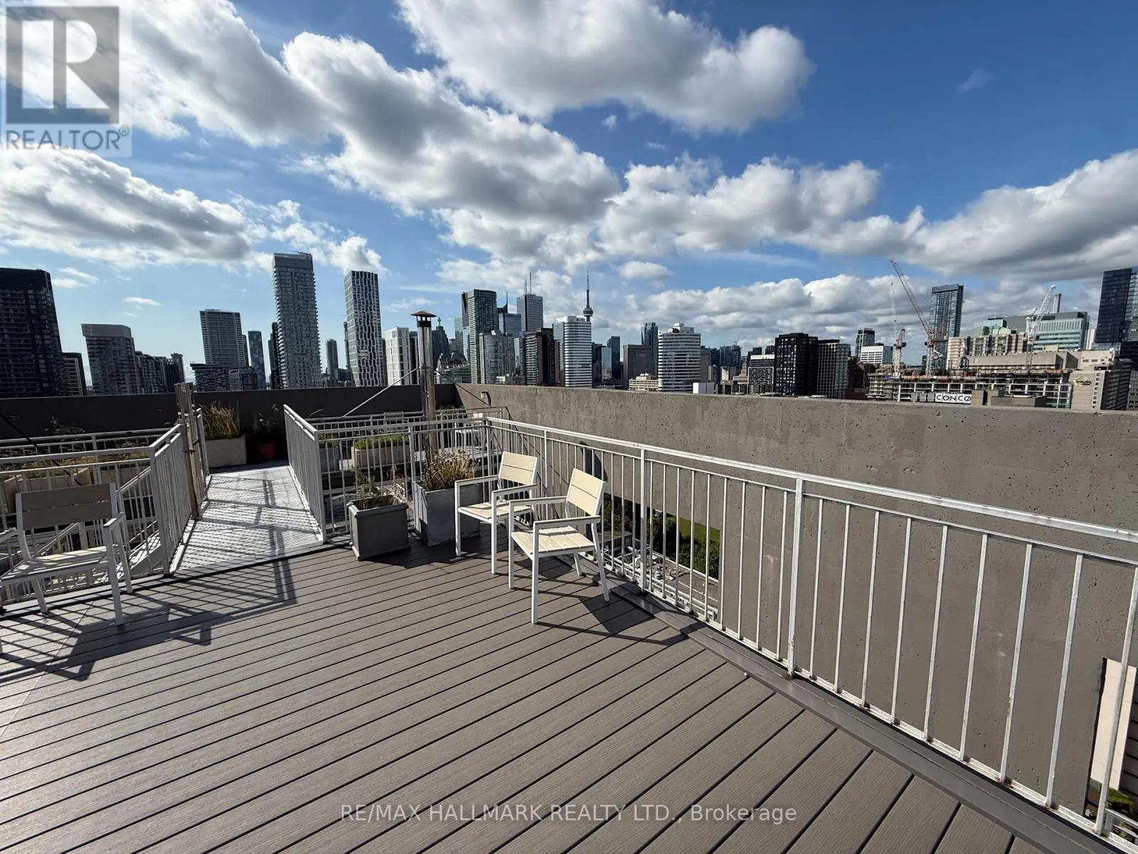 8E - 86 GERRARD STREET E