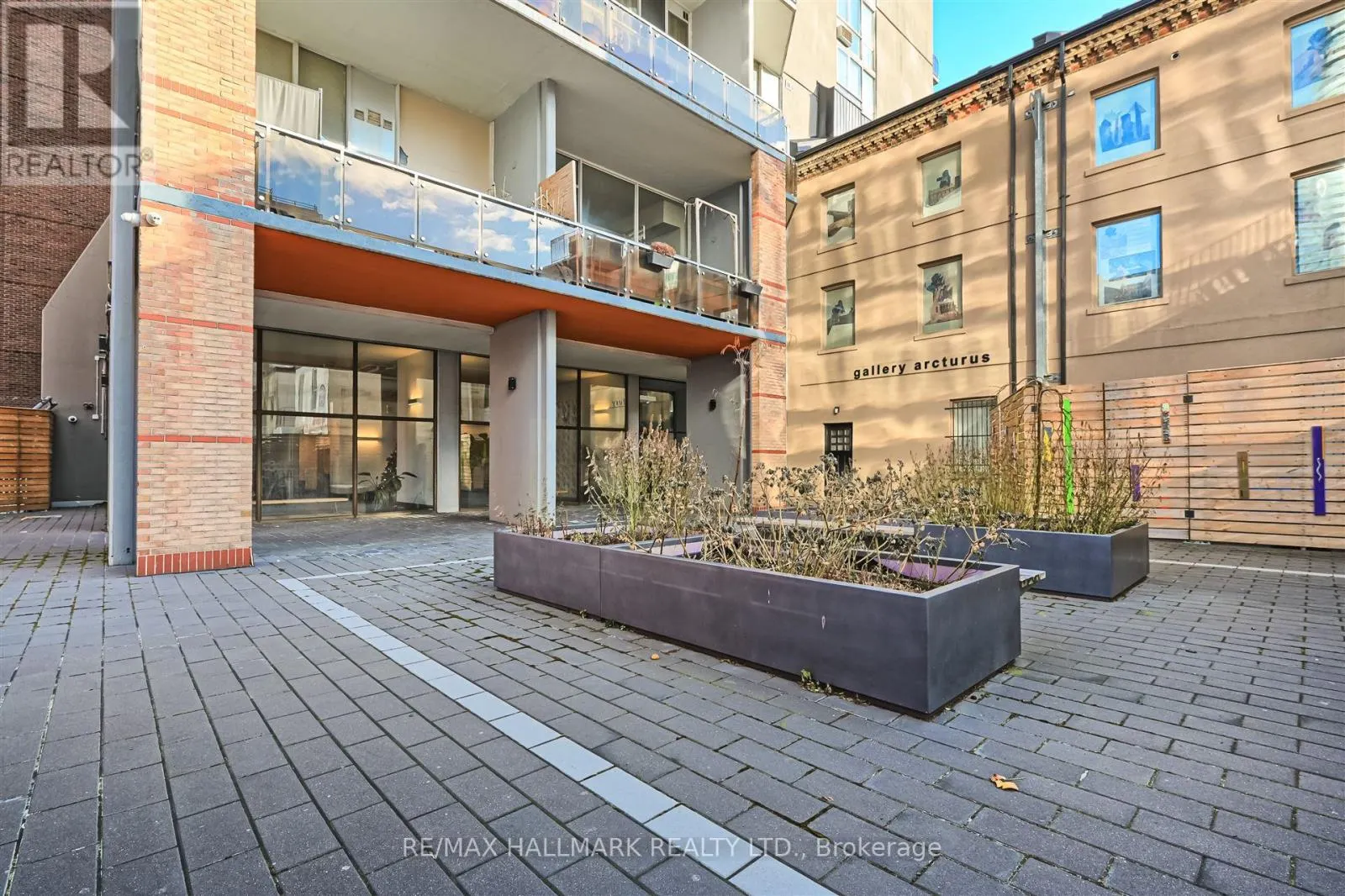 8E - 86 GERRARD STREET E