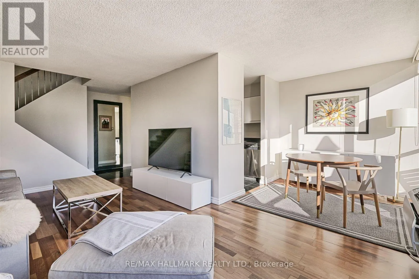 8E - 86 GERRARD STREET E