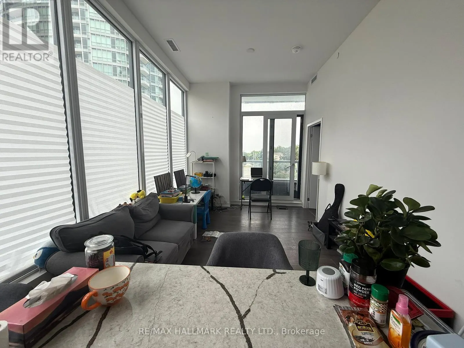 407 - 15 HOLMES AVENUE