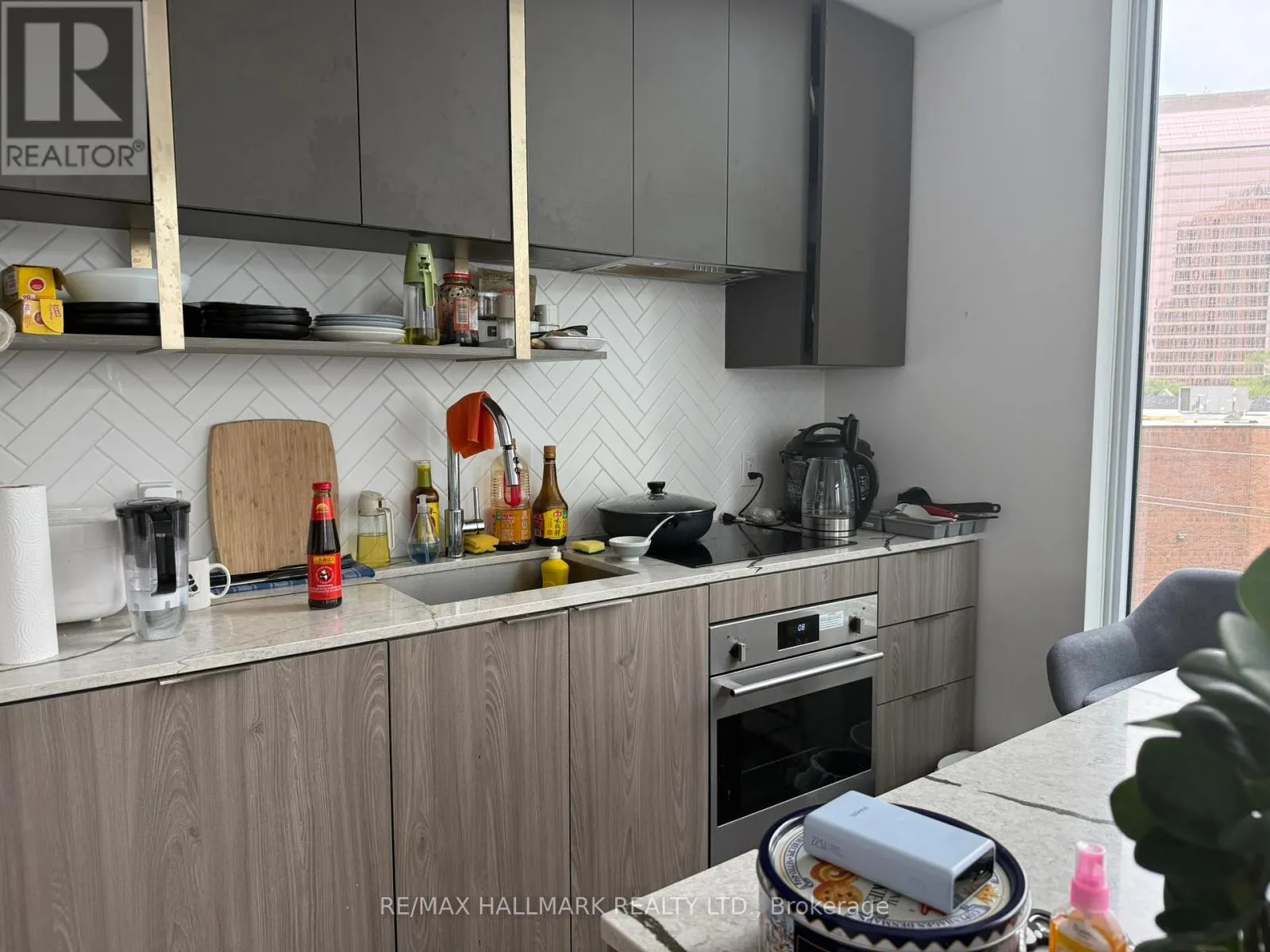 407 - 15 HOLMES AVENUE
