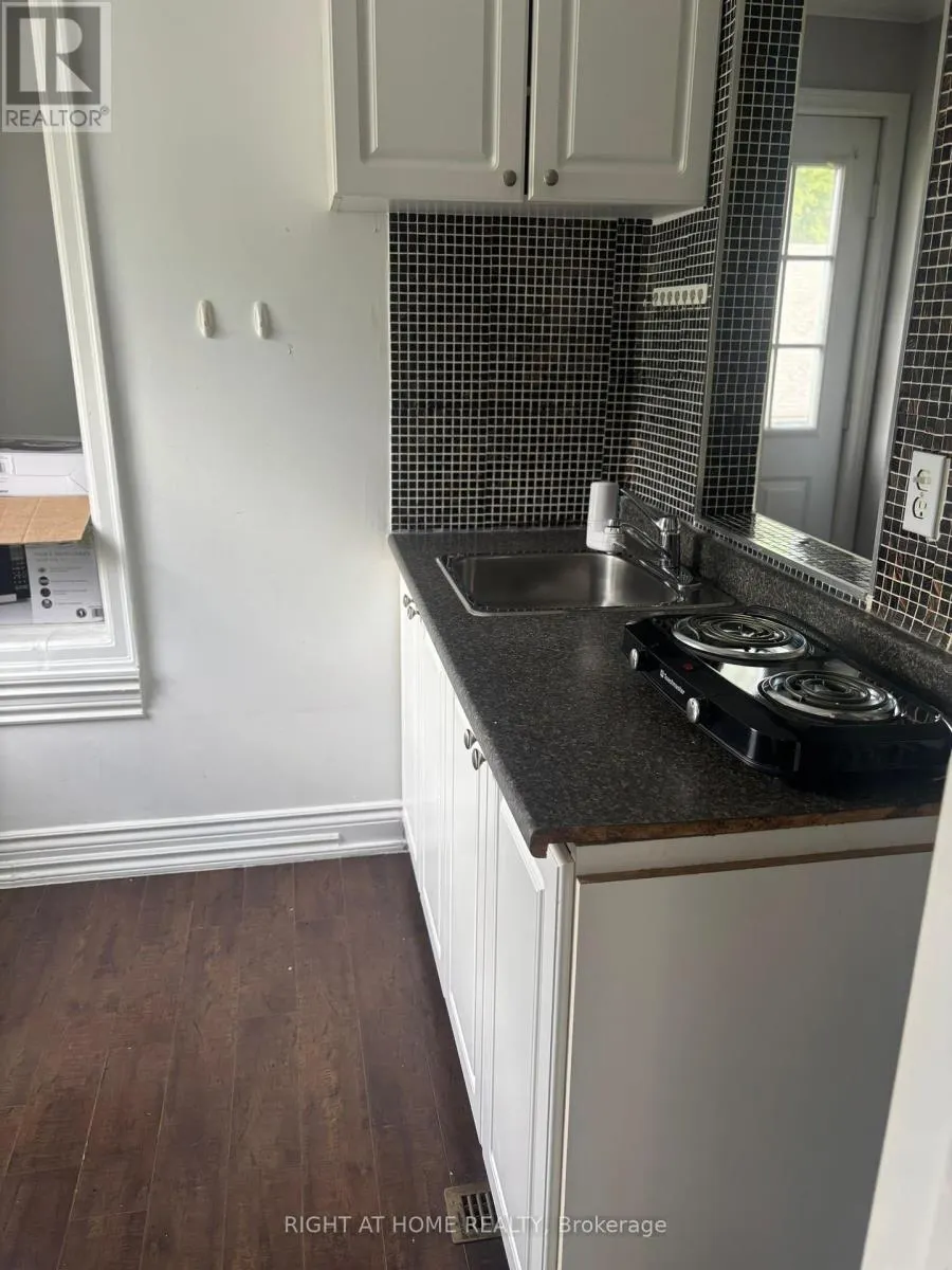 UNIT 2 - 125 STEELES AVENUE S
