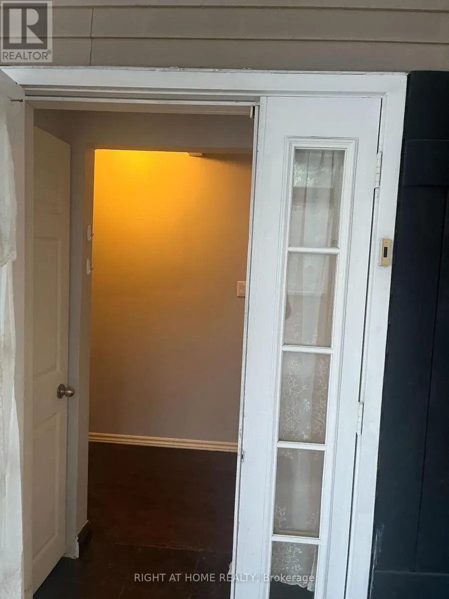 UNIT 2 - 125 STEELES AVENUE S