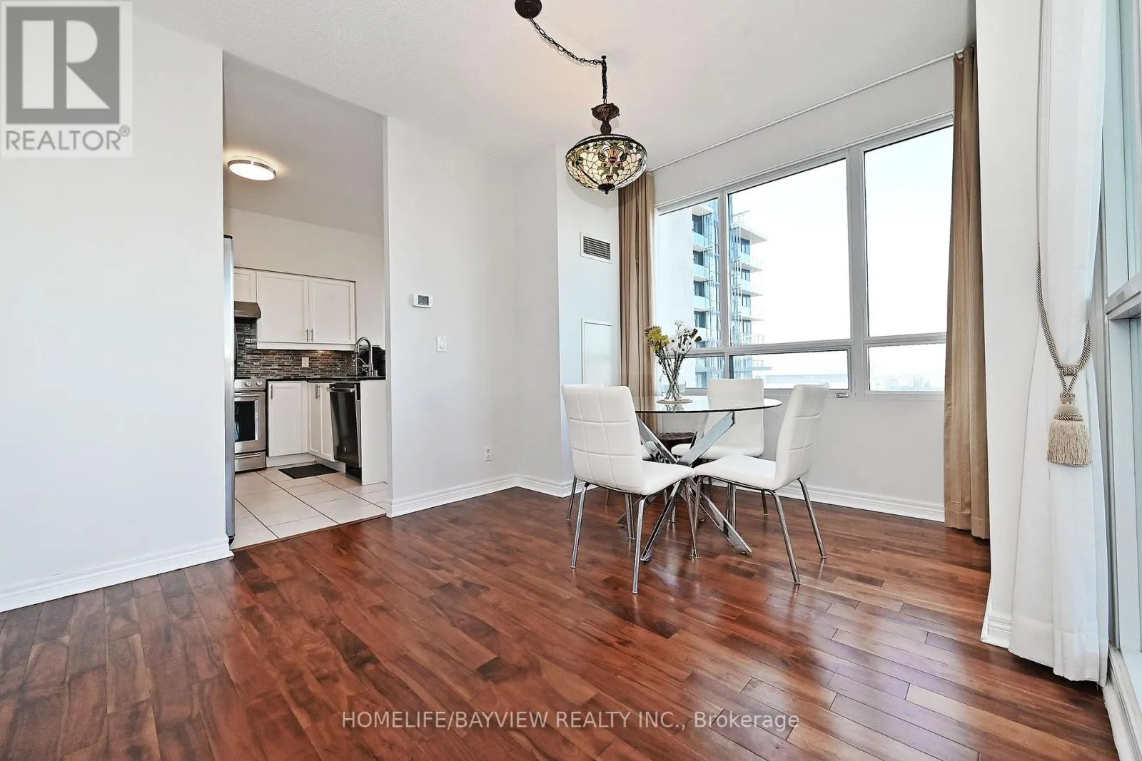 PH 202 - 23 HOLLYWOOD AVENUE