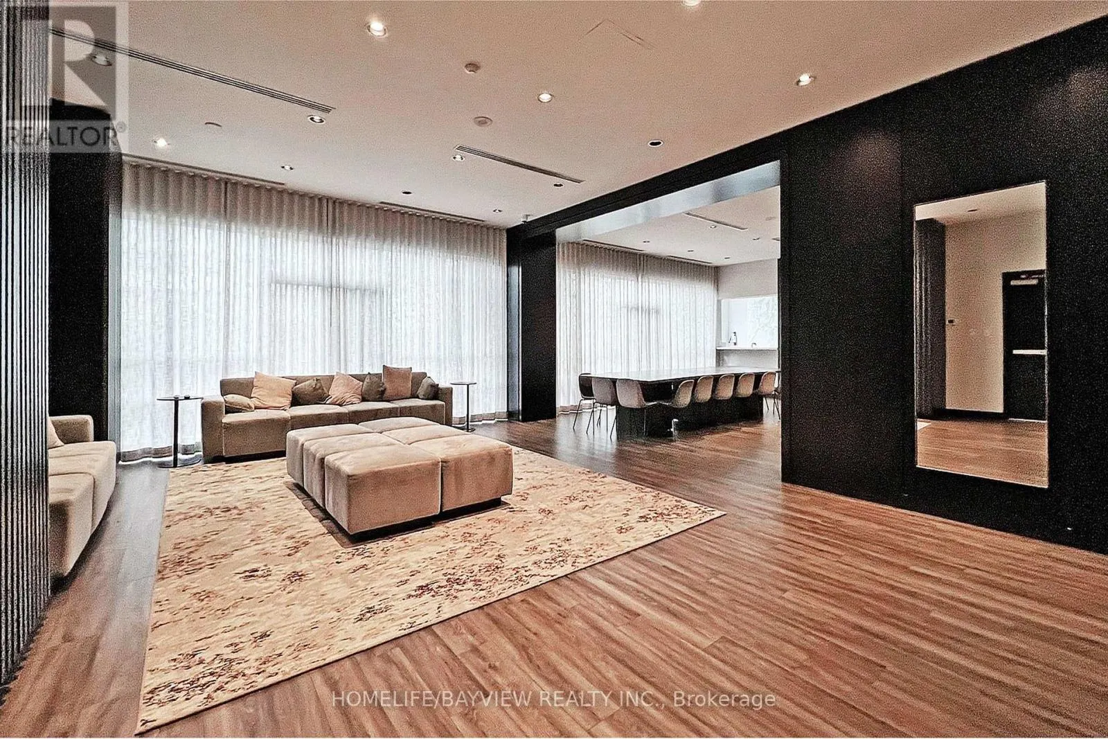 PH 202 - 23 HOLLYWOOD AVENUE