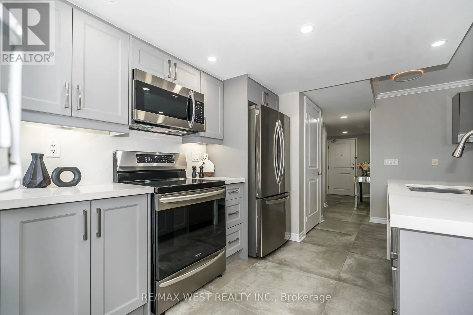 705 - 15 STAFFORD STREET