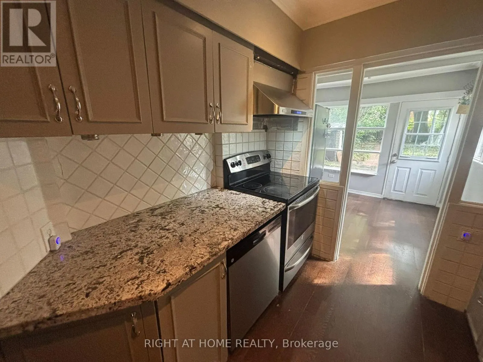 UNIT ONE - 125 STEELES AVENUE S