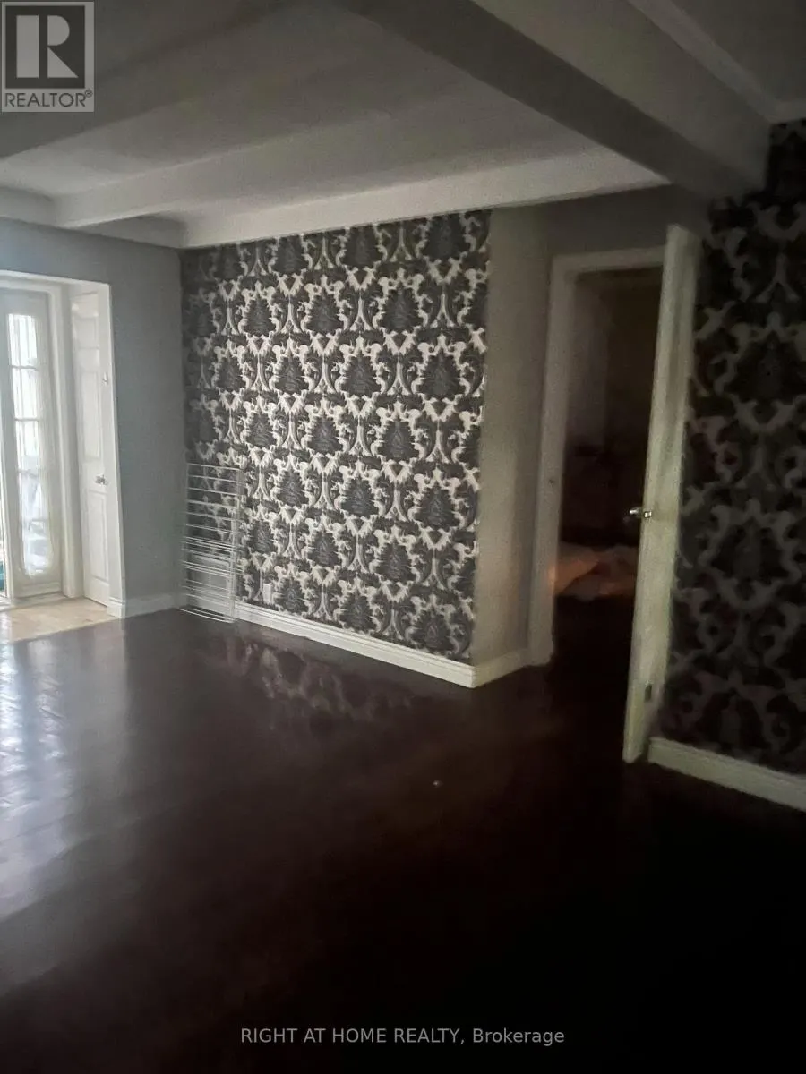 UNIT ONE - 125 STEELES AVENUE S