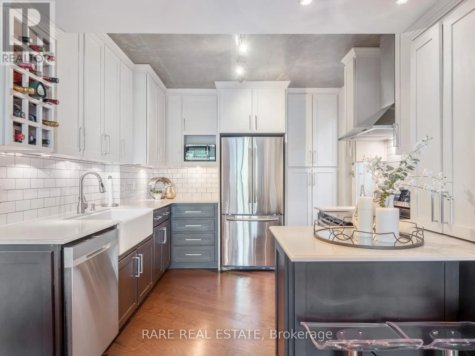 202 - 77 LOMBARD STREET