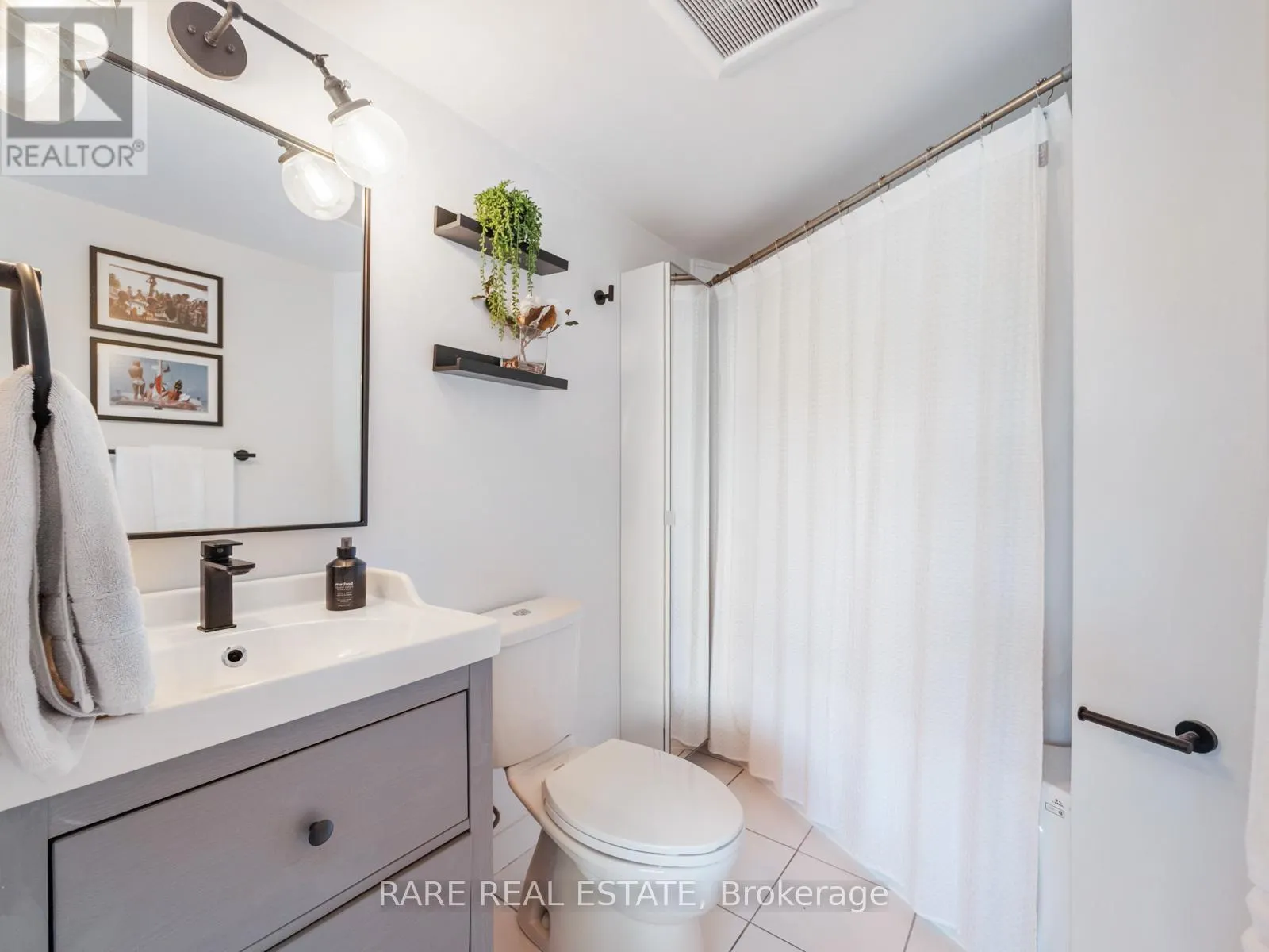 202 - 77 LOMBARD STREET