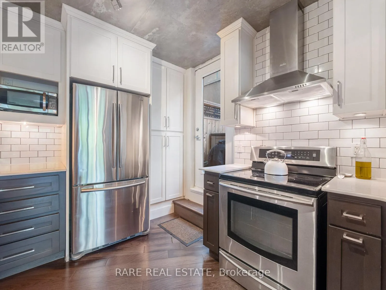 202 - 77 LOMBARD STREET