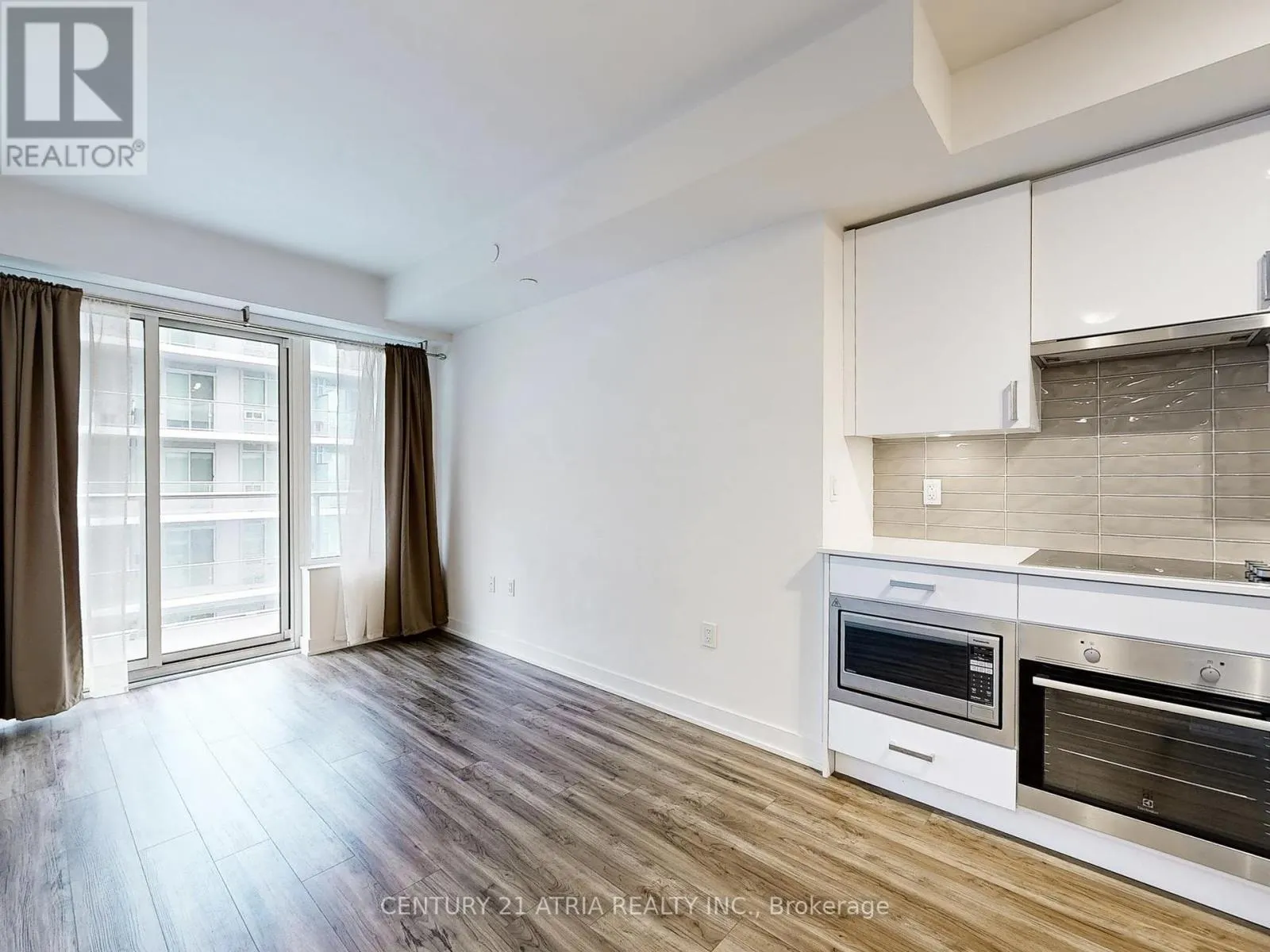3507 - 99 BROADWAY AVENUE