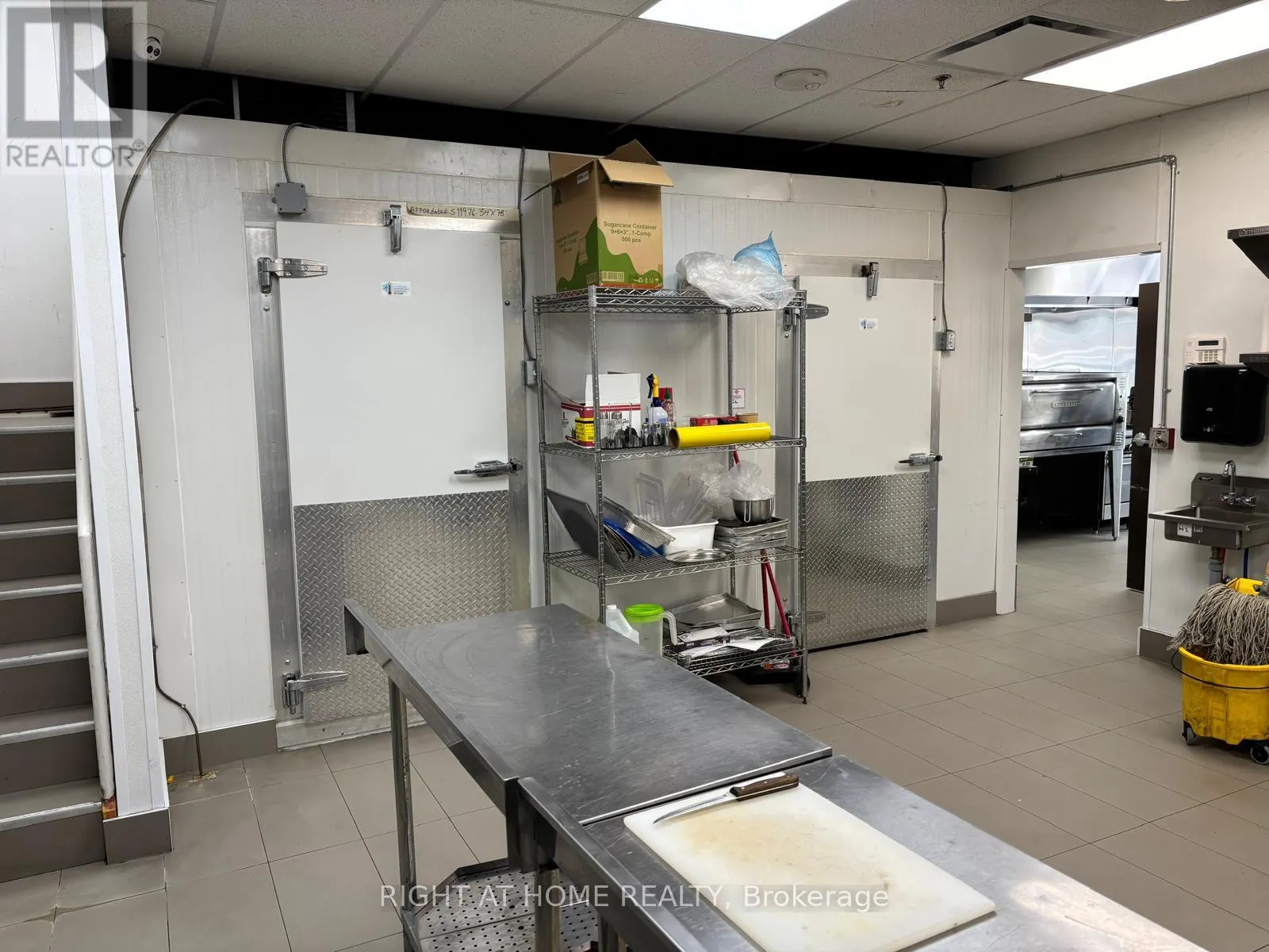 105 - 700 KING STREET W
