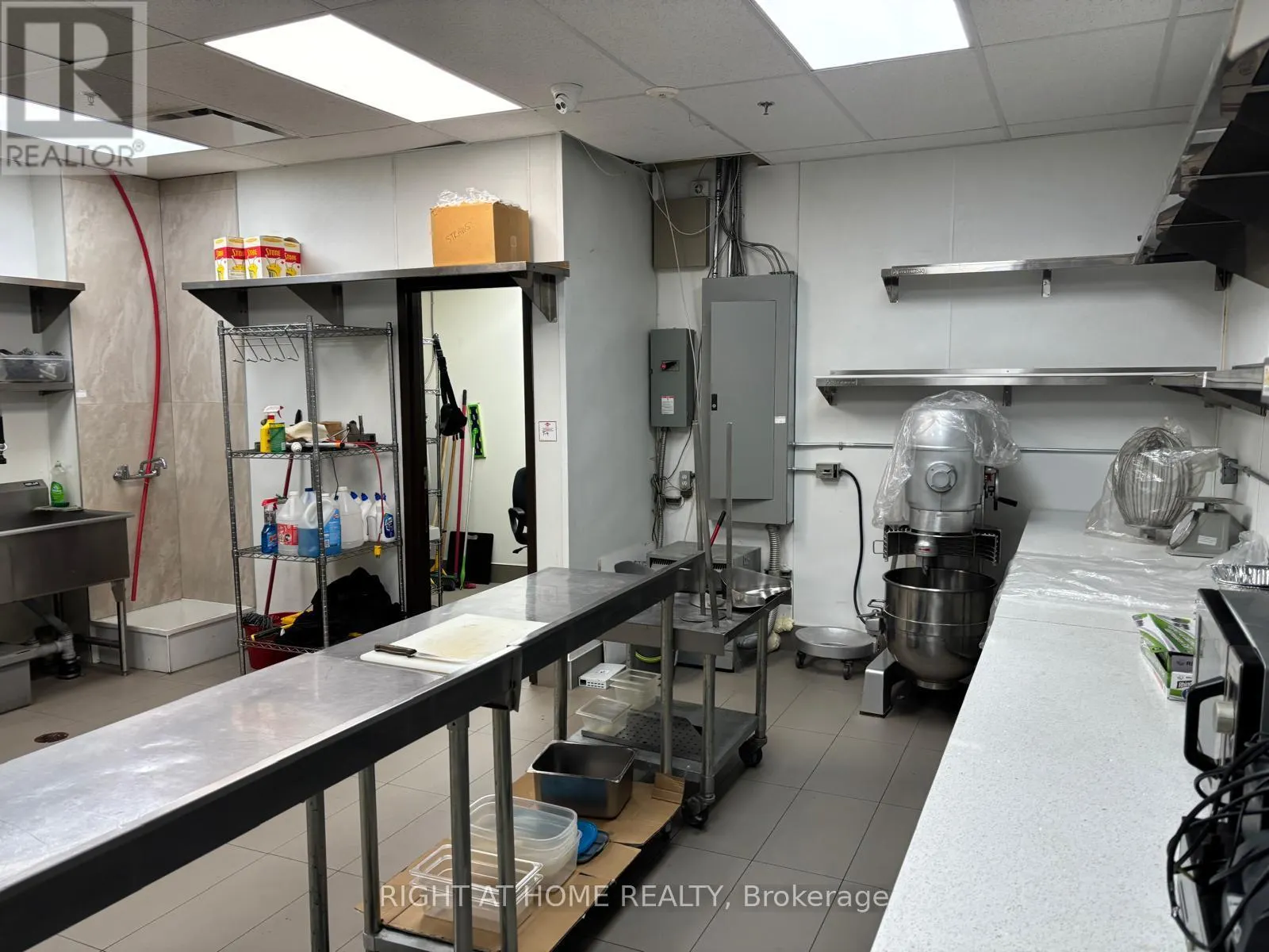 105 - 700 KING STREET W