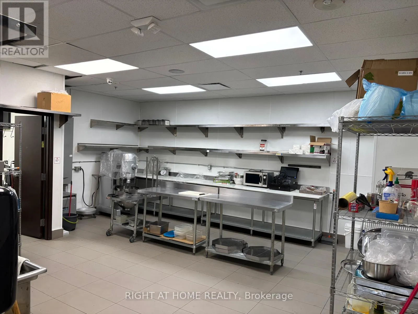 105 - 700 KING STREET W