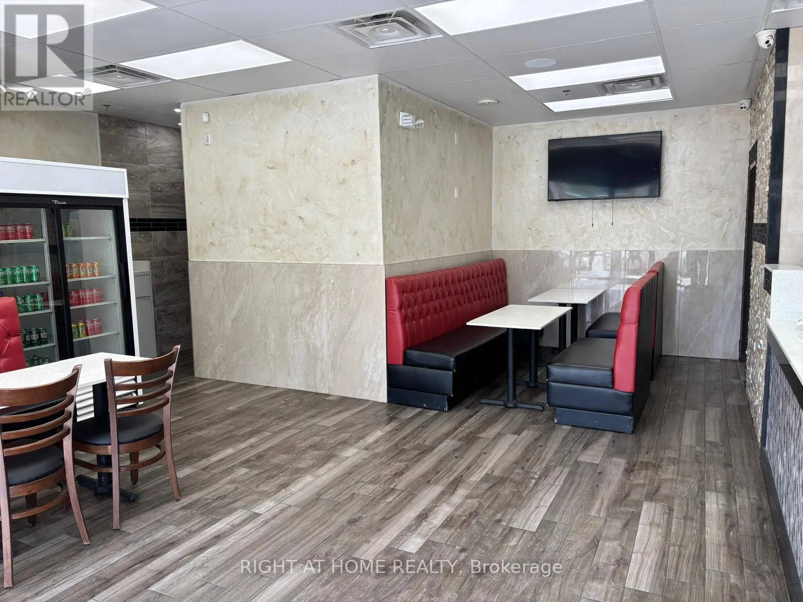 105 - 700 KING STREET W
